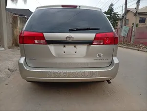 Toyota Sienna 2005 Silver