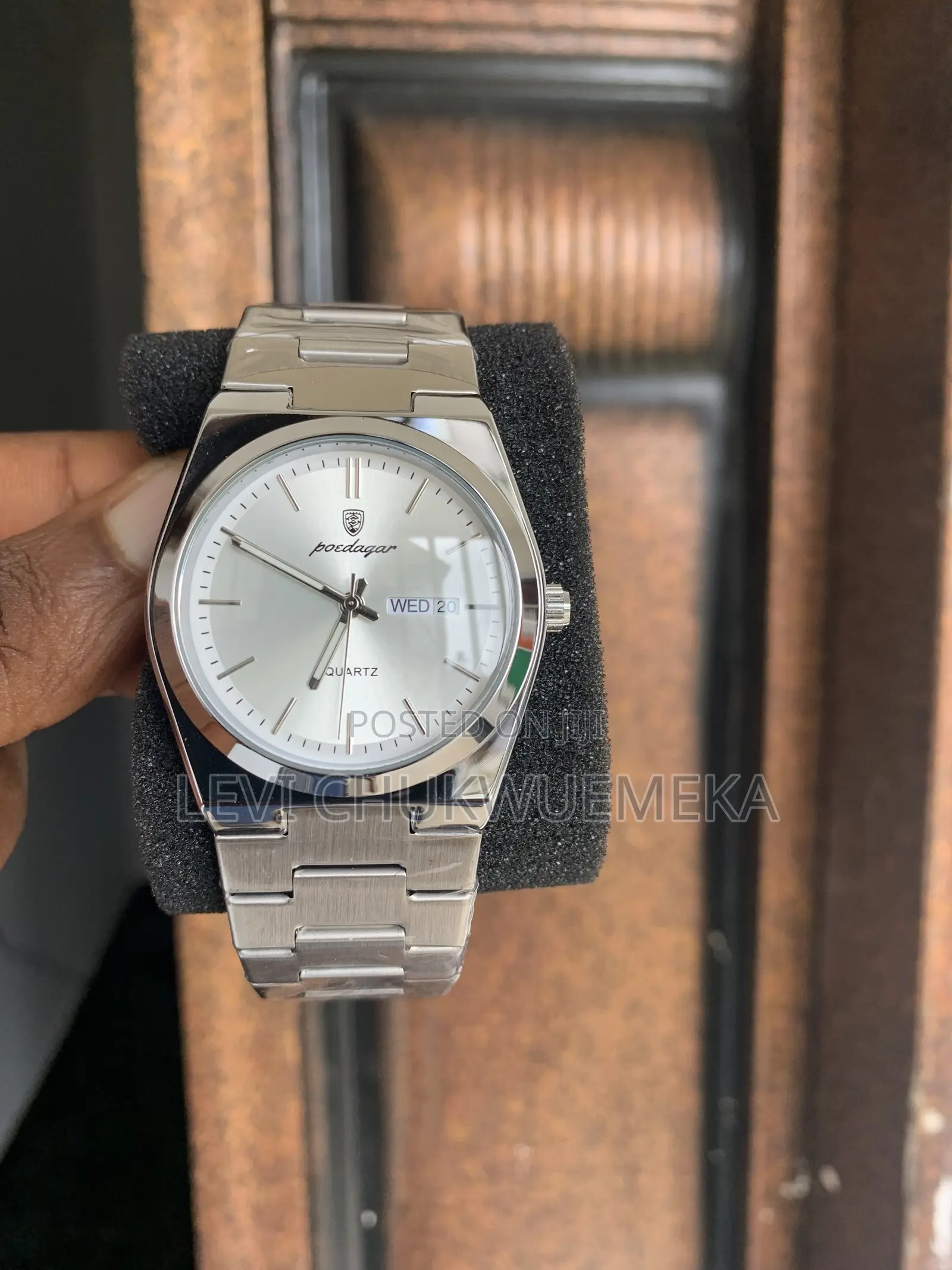 Poedargar Watch