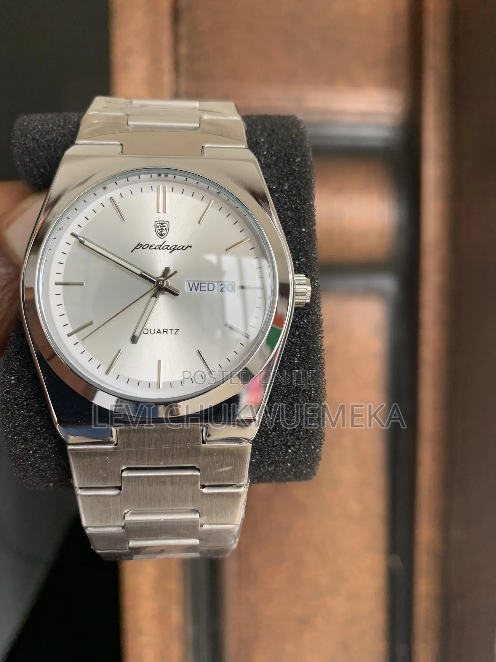 Poedargar Watch