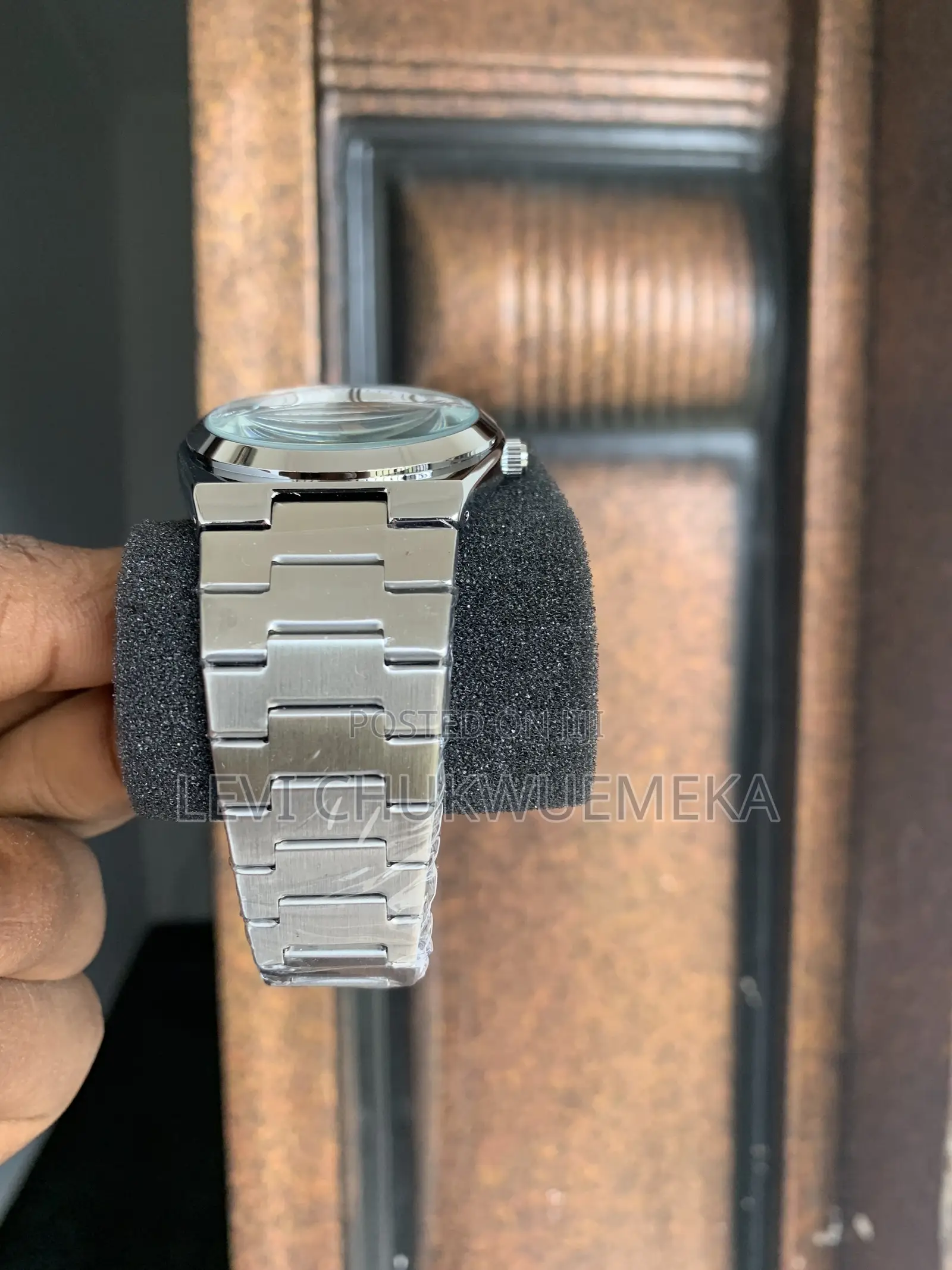 Poedargar Watch
