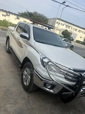 Toyota Hilux 2018 White