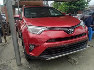 Toyota RAV4 XLE AWD (2.5L 4cyl 6A) 2016 Red