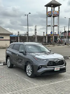 Toyota Highlander Limited AWD 2024 Gray