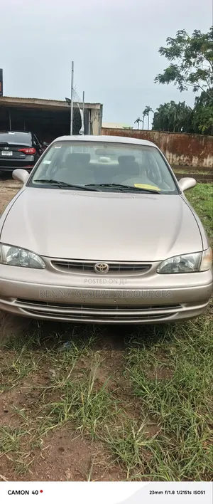 Toyota Corolla 1998 Gold