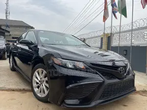 Toyota Camry SE 2021 Black