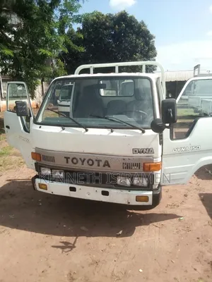 Toyota Dyna Trucks 2001 White for Sale