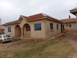 3bdrm Bungalow in Oloruntedo, Alakia for sale