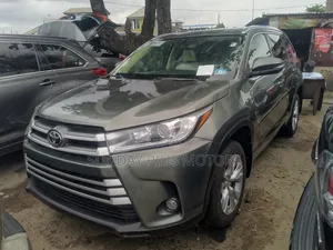 Toyota Highlander XLE 4dr SUV AWD (3.5L 6cyl 6A) 2015 Green