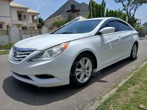 Hyundai Sonata Limited Sedan FWD (2.4L 4cyl 6A) 2011 White