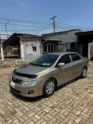 Toyota Corolla LE 4dr Sedan (1.8L 4cyl 4A) 2010 Gold