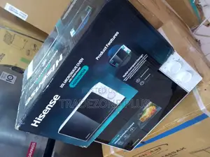 Hisense Compact 700W Microwave for Convenient Cooking