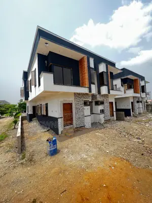 3bdrm Duplex in Chevron for sale