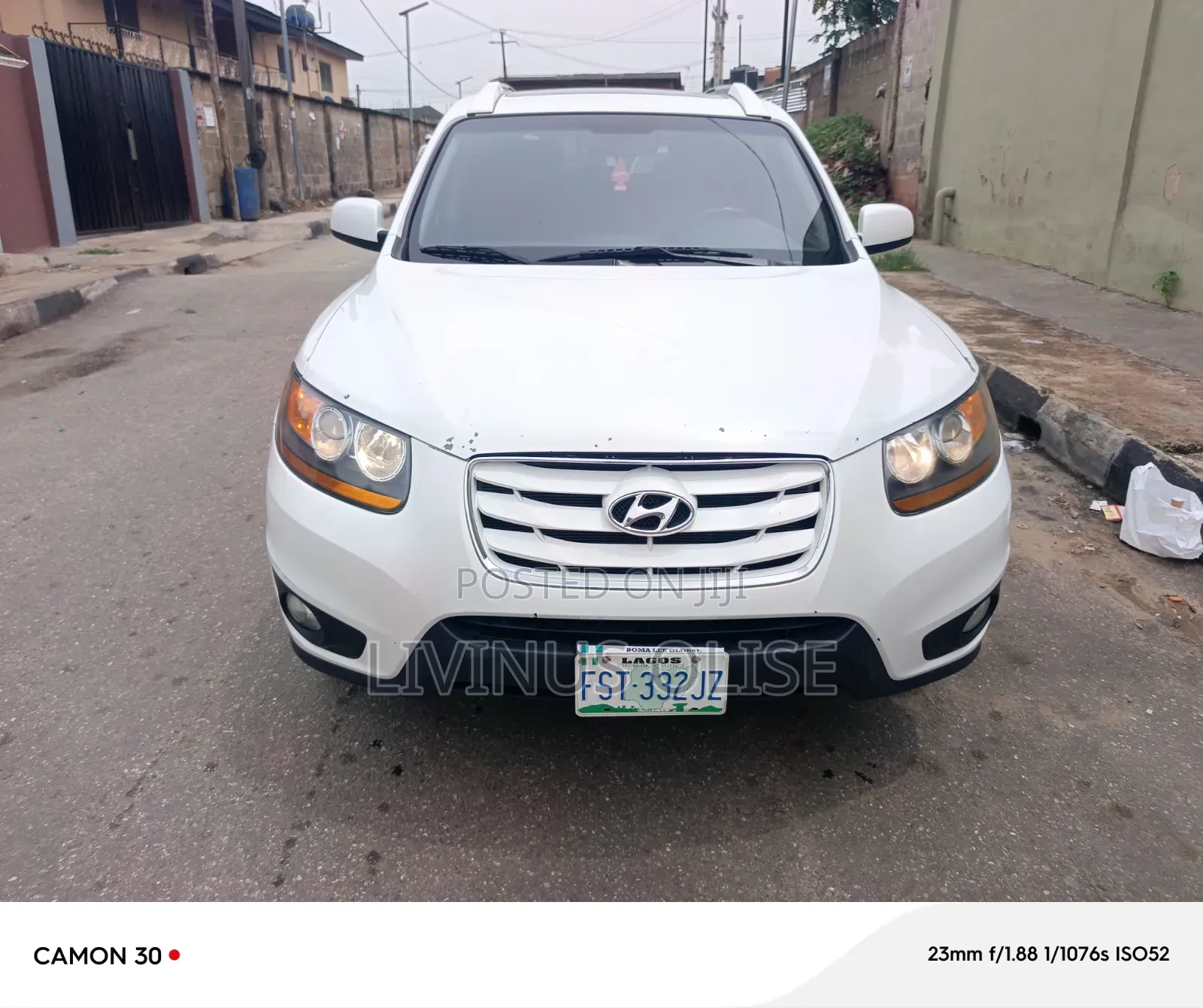 Hyundai Santa Fe SE 2011 White