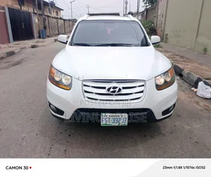 Hyundai Santa Fe SE 2011 White