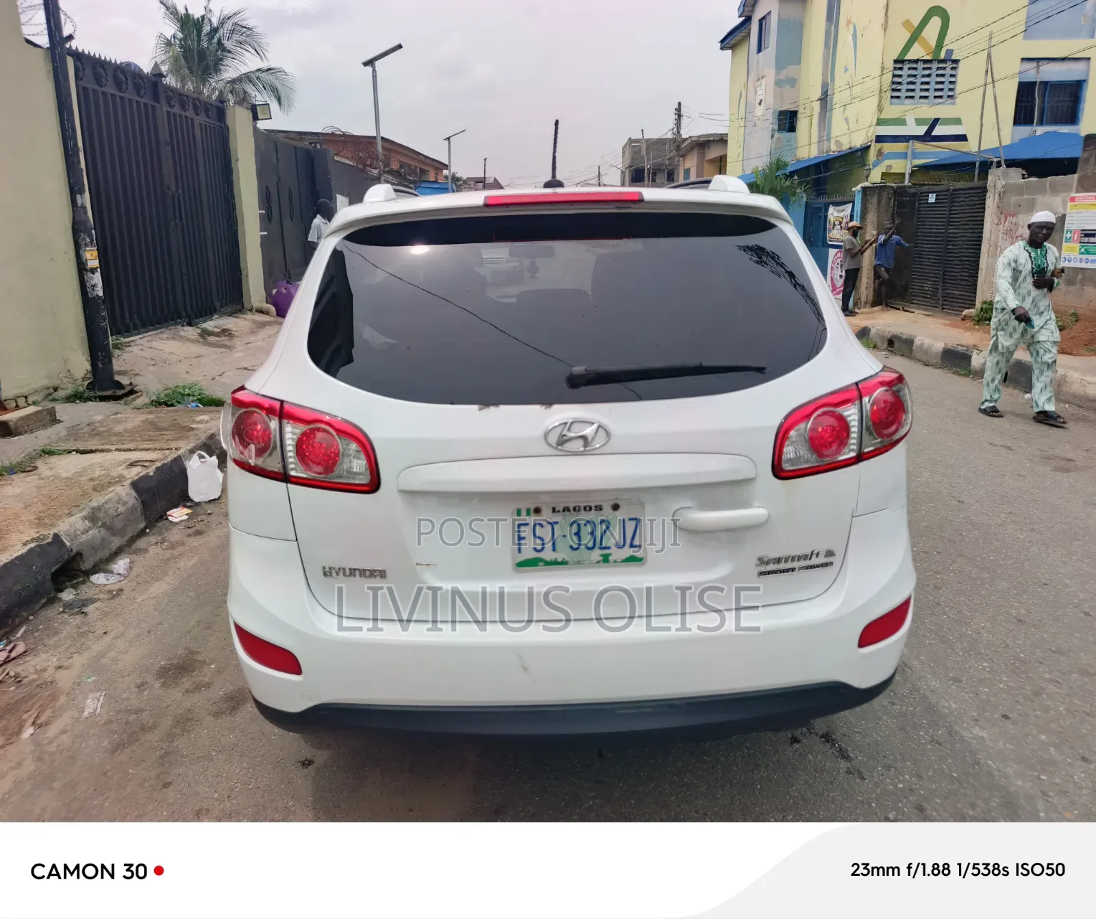 Hyundai Santa Fe SE 2011 White