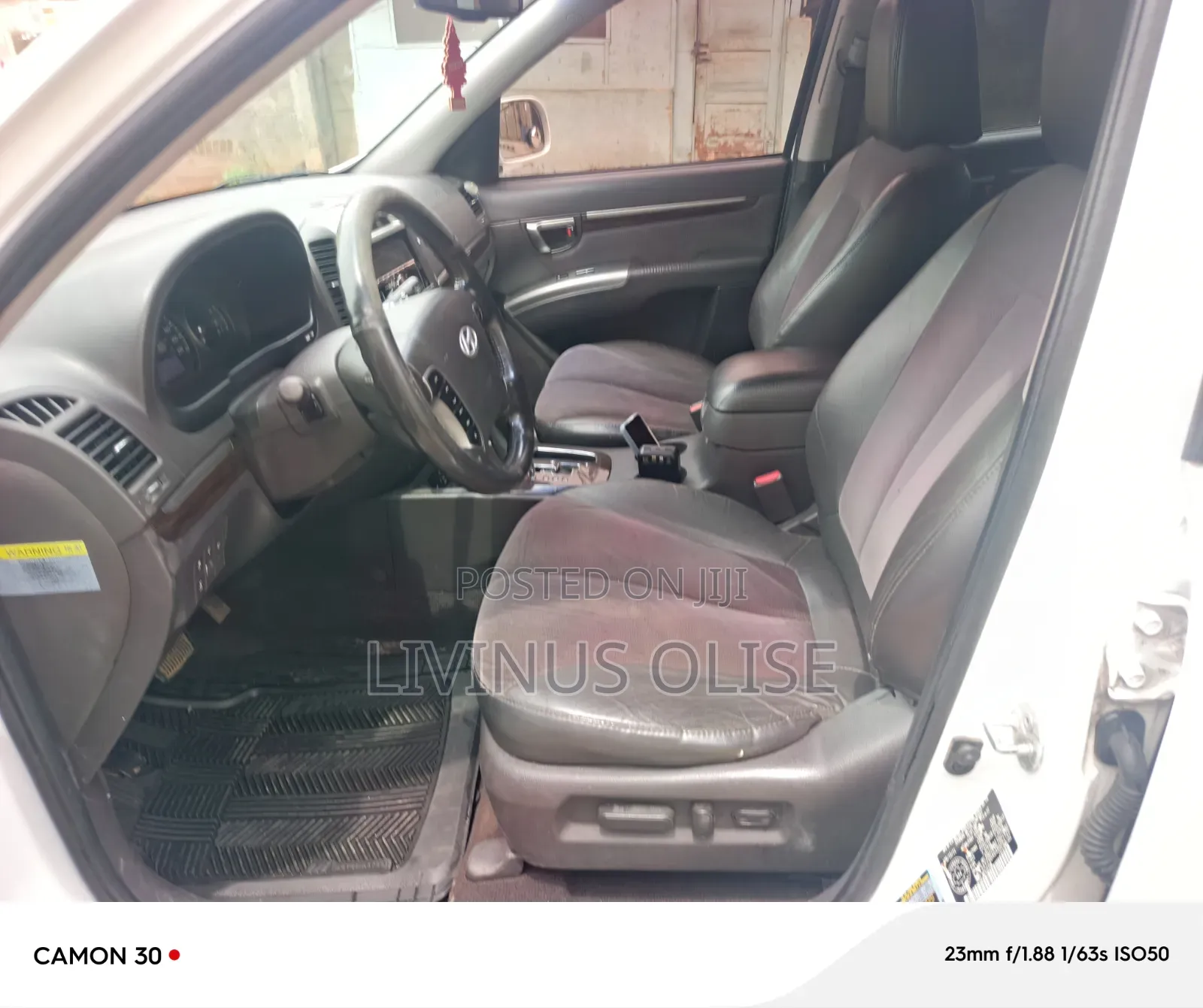 Hyundai Santa Fe SE 2011 White