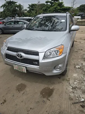 Toyota RAV4 2011 Silver