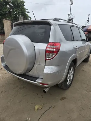 Toyota RAV4 2011 Silver