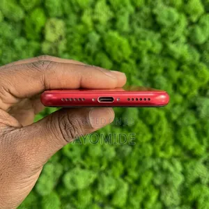 Apple iPhone 11 64 GB Red