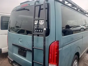 Toyota HiAce 2010 Green