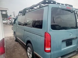 Toyota HiAce 2010 Green