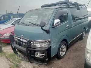 Toyota HiAce 2010 Green