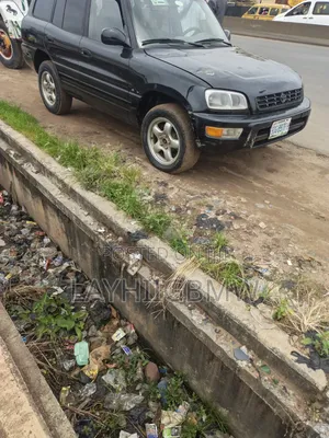 Toyota RAV4 Base 4x4 1999 Black