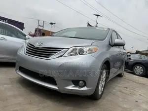 Toyota Sienna 2014 Silver