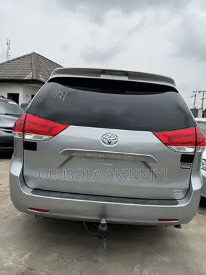 Toyota Sienna 2014 Silver