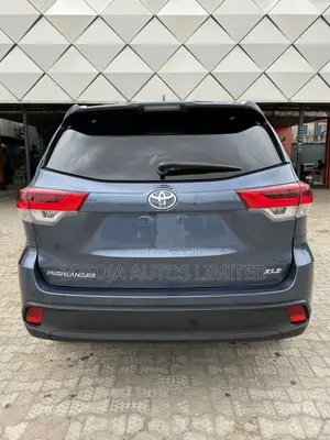 Toyota Highlander LE Plus 4dr SUV AWD (3.5L 6cyl 6A) 2015 Blue