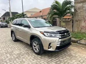 Toyota Highlander XLE 4dr SUV (3.5L 6cyl 6A) 2015 Gold