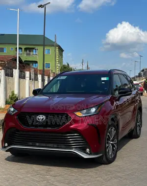 Toyota Highlander XSE 2021 Red