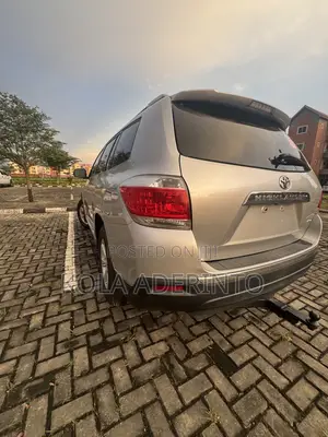 Toyota Highlander SE 2012 Silver