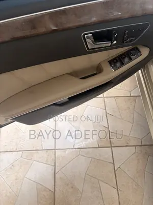 Mercedes-Benz E350 Base 4Matic Sedan AWD (3.5L 6cyl 7A) 2010 Gold