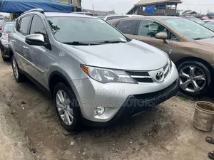 Toyota RAV4 Limited 4dr SUV AWD (2.5L 4cyl 6A) 2014 Silver