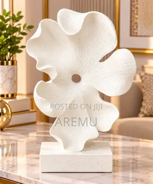 Luxury White Abstract Floral Sculpture – Modern Tabletop Decorative