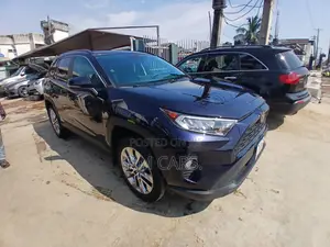 Toyota RAV4 XLE Premium 2022 Blue