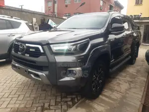 Toyota Hilux 2021 Gray