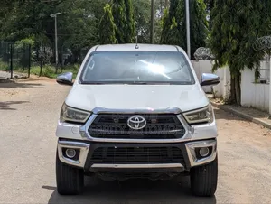 Toyota Hilux 2021 White