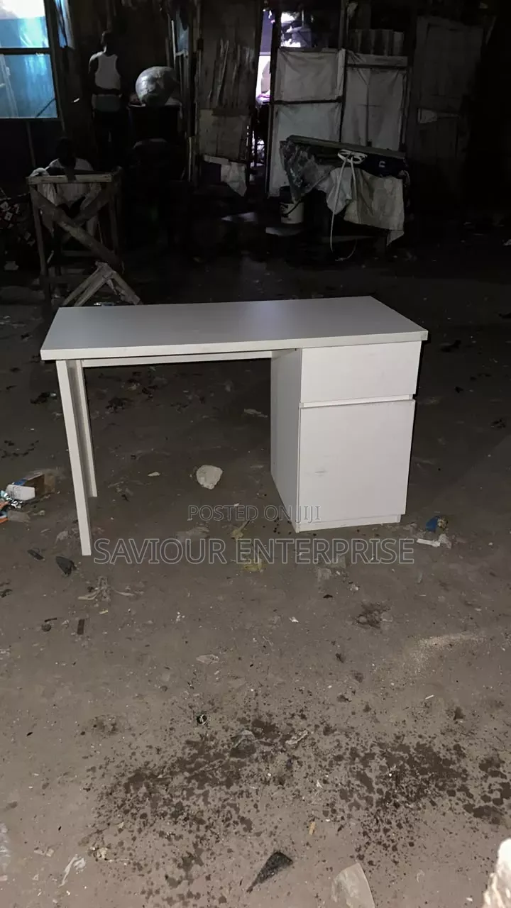 HDF Office Table