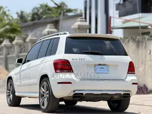 Mercedes-Benz GLK-Class Base GLK 350 4dr AWD 4MATIC (3.5L 6cyl 7A) 2015