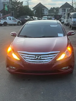 Hyundai Elantra Limited 4dr Sedan (1.8L 4cyl 6A) 2014 Red