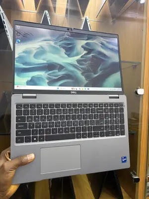 Laptop Dell Latitude 5520 16GB Intel Core i7 SSD 256GB