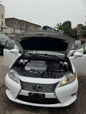 Lexus ES 350 FWD 2013 White