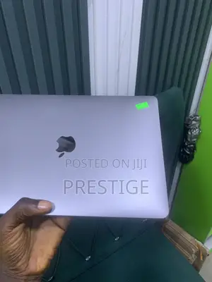 Laptop Apple MacBook Pro 2020 16GB Intel Core Ultra 7 SSD 512GB