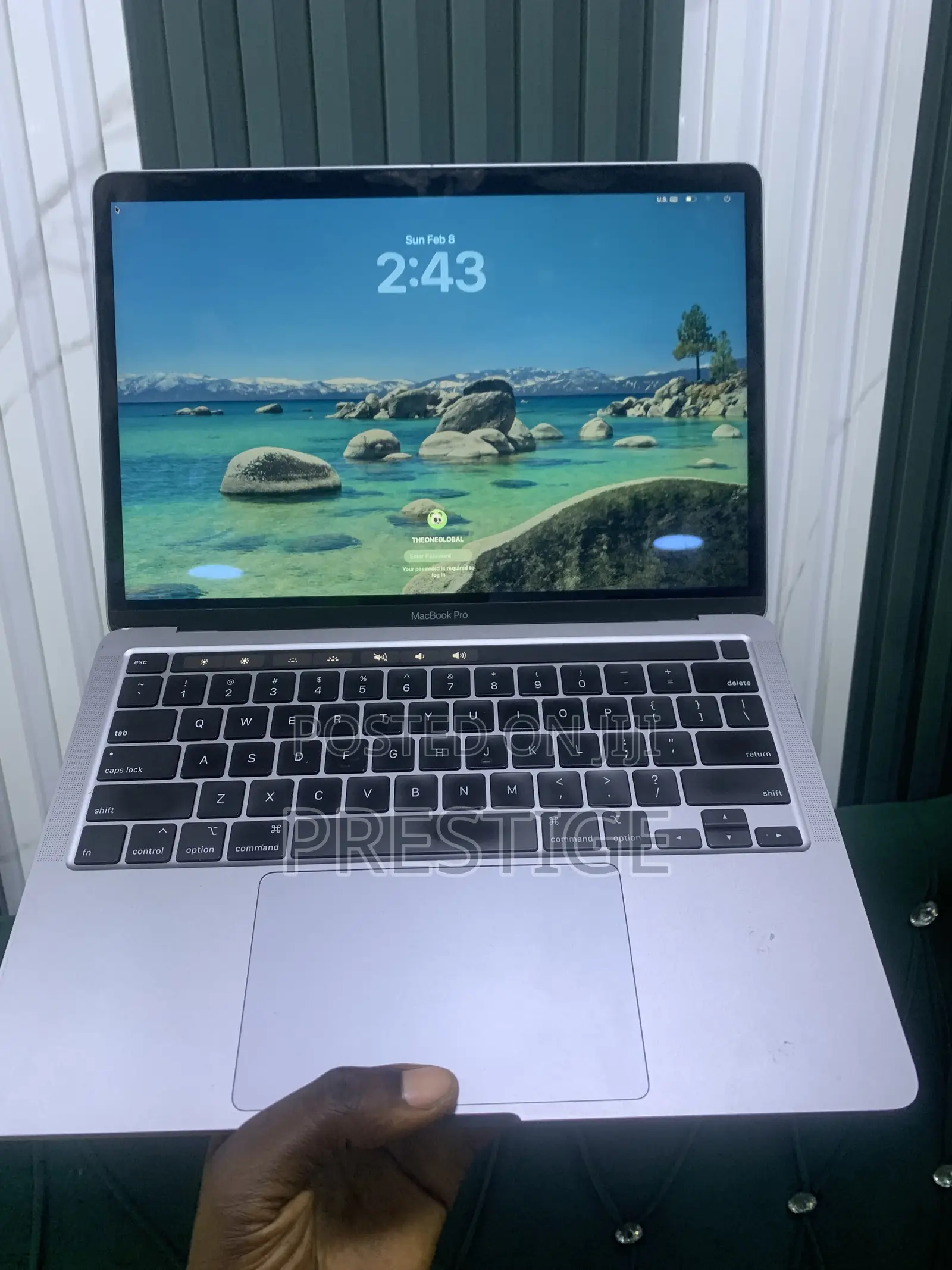 Laptop Apple MacBook Pro 2020 16GB Intel Core Ultra 7 SSD 512GB