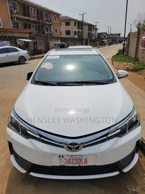 Toyota Corolla LE Eco (1.8L 4cyl 2A) 2018 White