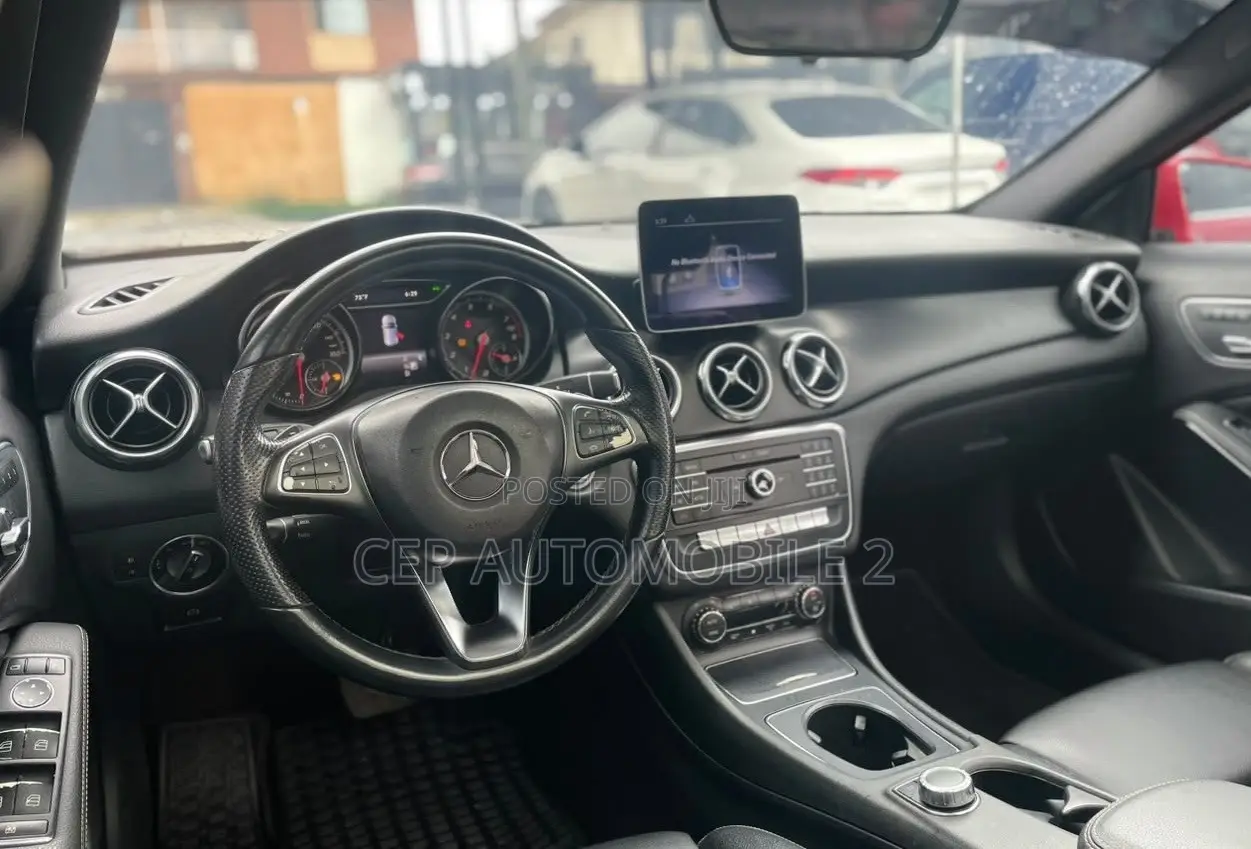 Mercedes-Benz GLA 250 2018 Red