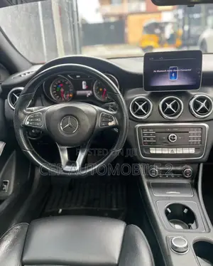 Mercedes-Benz GLA 250 2018 Red