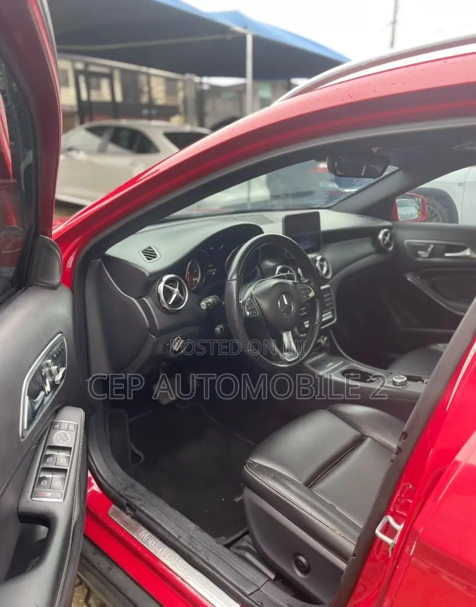 Mercedes-Benz GLA 250 2018 Red